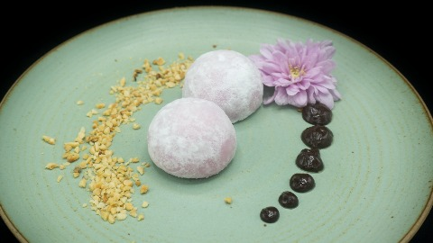 STRAWBERRY MOCHI ICE CREAM