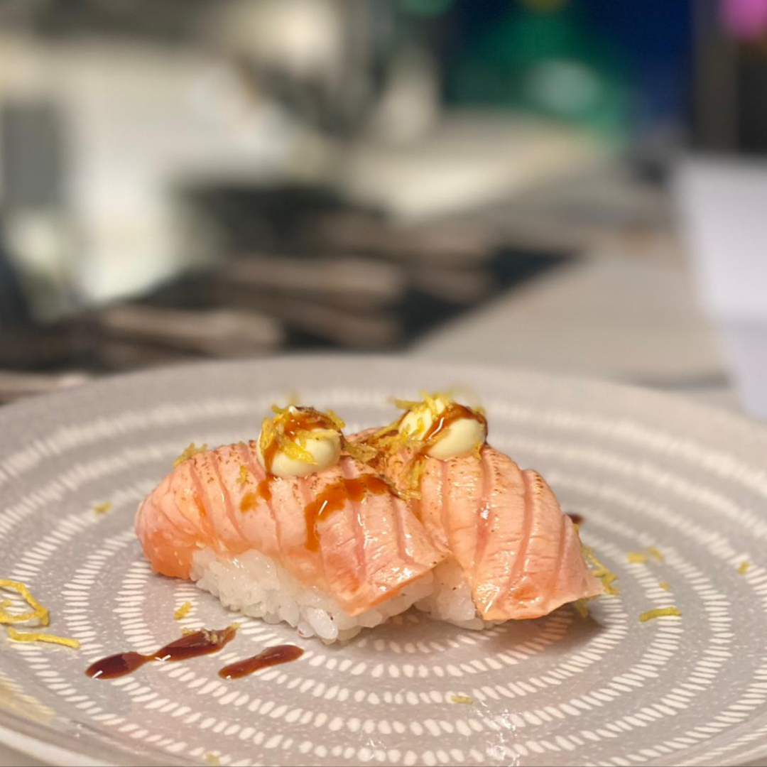 NIGIRI SALMON AND CHIPS 2 PCS